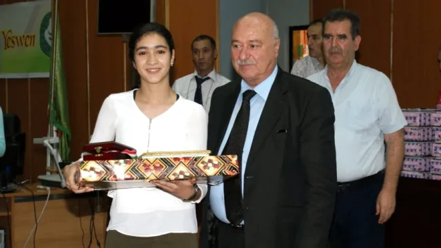 Cérémonie de remise des prix aux lauréats du baccalauréat