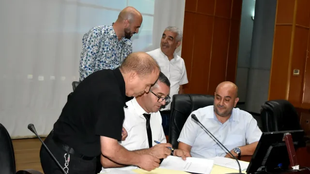 Installation officielle du nouveau secrétaire général  de la faculté des lettres et des langues M. ZEMOURI ABID, et  honorification de l’ancien SG M.OUAROUF BOUALEM