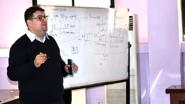Photos prises lors de la suite du cycle de formation sur la  loi organique relative aux lois de fiance