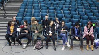 des élèves du lycée "les colombes" attentifs au discours du Pr BENDALI Farida