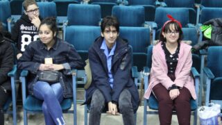 des élèves du lycée "les colombes" attentifs au discours du Pr BENDALI Farida