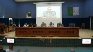 La 8ème école des équations différentielles abstraites 32 Les equations differentielles abstraites 17 mai 2015 1Pict0001 32