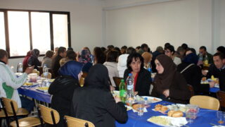 Déjeuner à l'occasion du colloque International sur la « Confection de dictionnaires monolingues amazighs » 98 Dejeuner Colloque International sur la Confection de dictionnaires monolingues amazighs 098