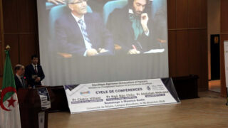 Medailles Fiels Cedric Villani et Ngo Bao Chau Universite Bejaia en Hommage Maurice Audin 08 Decembre 2018 099