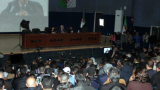 Conference M BOUCHACHI Mustapha Universite Bejaia Situation Politique Perspectives 6 Avril 2019 008