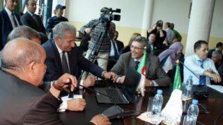 Visite du ministre des finance M. BENKHALFA Abderrahmane à l'université de Bejaia. 56 Visite du ministre des finance BENKHALFA Abderrahmane a l universite de Bejaia 08 Mai 2016 229