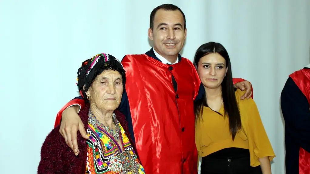 Soutenance de thèse de doctorat en Sciences Médicales, par: Dr IZIROUEL Karim, Maître assistant en Neurochirurgie, CHU-Bejaia