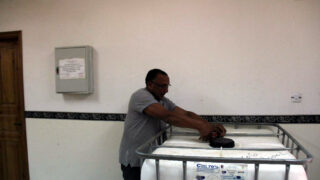 Distribution Gel Hydroalcoolique sous direction des moyens et de la maintenance universite de Bejaia 02