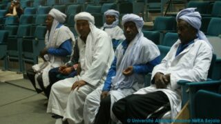 Photos prises lors des communications animée par Dr Abdelaziz Franck BOUGAHAM, Pr Riad MOULAI 3 Photos prise lors des communications animee par Dr Abdelaziz Franck BOUGAHAM Pr Riad MOULAI 25 mai 2015 003