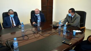 Installation du Professeur AOUDIA Sofiane, nouveau Doyen de la Faculté des Sciences Exactes 54 de gauche à droite: M. BOUKERROU Mouloud, SG de l’université de Bejaia , Pr AOUDIA Sofiane, doyen de la faculté des sciences exactes, et le Pr BOUDA Ahmed, recteur de l’université de Bejaia