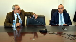 Installation du Professeur AOUDIA Sofiane, nouveau Doyen de la Faculté des Sciences Exactes 44 De gauche à droite, le Pr BOUBEZARI Réda Fihri, Doyen de la faculté de Médecine de l’université de Bejaia. et le Pr OUKACI Kamal, doyen de la faculté des Sciences Economiques, Commerciales et des Sciences de Gestion (FSECSG)