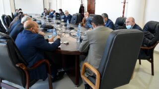 Installation du Professeur AOUDIA Sofiane, nouveau Doyen de la Faculté des Sciences Exactes 6 Installation du Professeur AOUDIA Sofiane nouveau Doyen de la Faculté des Sciences Exactes en remplacement du Professeur BOUKERROUI Abdelhamid, au niveau de la salle des réunions du rectorat, étaient présents le recteur, les vices recteur, les différents doyens des facultés et le SG de l’université . Date: le 11 février 2021