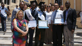 Remise attestation d honneur laureats etrangers juillet 2013 picture 0002