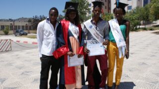 Remise attestation d honneur laureats etrangers juillet 2013 picture 0004