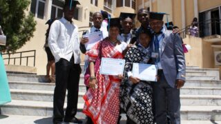 Remise attestation d honneur laureats etrangers juillet 2013 picture 0006