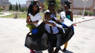 Remise attestation d honneur laureats etrangers juillet 2013 picture 0009