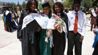 Remise attestation d honneur laureats etrangers juillet 2013 picture 0010