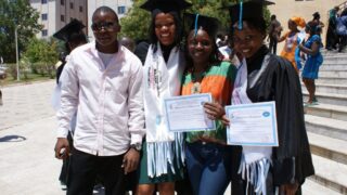 Remise attestation d honneur laureats etrangers juillet 2013 picture 0012