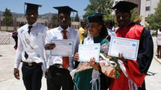 Remise attestation d honneur laureats etrangers juillet 2013 picture 0014