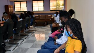 Visite de travail de son Excellence lAmbassadeur du Mozambique en Algerie M CARVALHO MUARIA a luniversite de Bejaia le 16 04 20 02