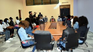 Visite de travail de son Excellence lAmbassadeur du Mozambique en Algerie M CARVALHO MUARIA a luniversite de Bejaia le 16 04 20 06
