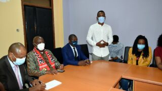 Visite de travail de son Excellence lAmbassadeur du Mozambique en Algerie M CARVALHO MUARIA a luniversite de Bejaia le 16 04 20 32