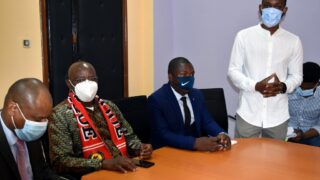 Visite de travail de son Excellence lAmbassadeur du Mozambique en Algerie M CARVALHO MUARIA a luniversite de Bejaia le 16 04 20 33