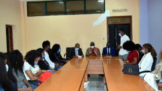 Visite de travail de son Excellence lAmbassadeur du Mozambique en Algerie M CARVALHO MUARIA a luniversite de Bejaia le 16 04 20 38