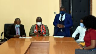 Visite de travail de son Excellence lAmbassadeur du Mozambique en Algerie M CARVALHO MUARIA a luniversite de Bejaia le 16 04 20 40