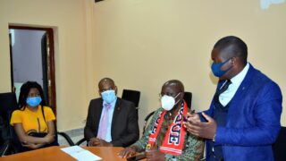 Visite de travail de son Excellence lAmbassadeur du Mozambique en Algerie M CARVALHO MUARIA a luniversite de Bejaia le 16 04 20 45