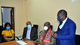 Visite de travail de son Excellence lAmbassadeur du Mozambique en Algerie M CARVALHO MUARIA a luniversite de Bejaia le 16 04 20 46