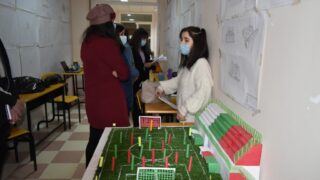 Affichage des travaux des etudiantseL1 du departement darchitecture le 1 fevrier 2022 17