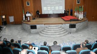 Ceremonie de remise des prix aux laureats de l annee universitaire 2020 2021 lundi 21 fevrier 2022067