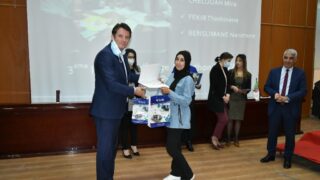 Ceremonie de remise des prix aux laureats de l annee universitaire 2020 2021 lundi 21 fevrier 2022088