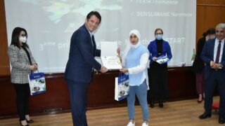 Ceremonie de remise des prix aux laureats de l annee universitaire 2020 2021 lundi 21 fevrier 2022090