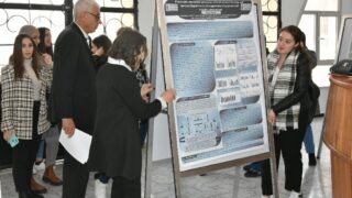 Séance Posters Présenté par les Étudiants Master 2 du Département BPC. 1 Seance posters presente par les etudiants master 2 du departement BPC dans le cadre du module d analyses d articles anglais sci 03