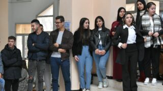 Séance Posters Présenté par les Étudiants Master 2 du Département BPC. 79 Seance posters presente par les etudiants master 2 du departement BPC dans le cadre du module d analyses d articles anglais sci 101