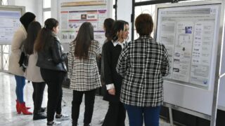 Séance Posters Présenté par les Étudiants Master 2 du Département BPC. 15 Seance posters presente par les etudiants master 2 du departement BPC dans le cadre du module d analyses d articles anglais sci 24