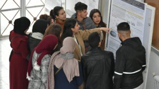 Séance Posters Présenté par les Étudiants Master 2 du Département BPC. 32 Seance posters presente par les etudiants master 2 du departement BPC dans le cadre du module d analyses d articles anglais sci 44
