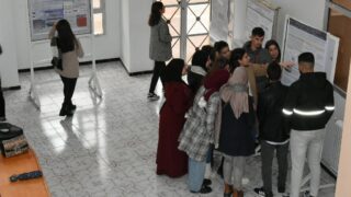 Séance Posters Présenté par les Étudiants Master 2 du Département BPC. 33 Seance posters presente par les etudiants master 2 du departement BPC dans le cadre du module d analyses d articles anglais sci 46