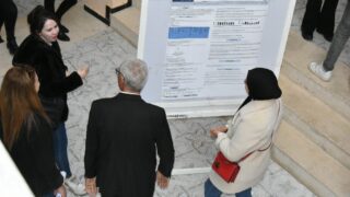 Séance Posters Présenté par les Étudiants Master 2 du Département BPC. 36 Seance posters presente par les etudiants master 2 du departement BPC dans le cadre du module d analyses d articles anglais sci 48