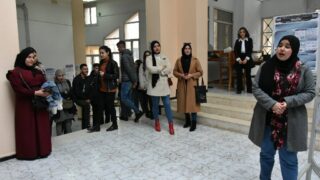 Séance Posters Présenté par les Étudiants Master 2 du Département BPC. 49 Seance posters presente par les etudiants master 2 du departement BPC dans le cadre du module d analyses d articles anglais sci 61