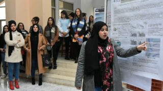 Séance Posters Présenté par les Étudiants Master 2 du Département BPC. 53 Seance posters presente par les etudiants master 2 du departement BPC dans le cadre du module d analyses d articles anglais sci 67