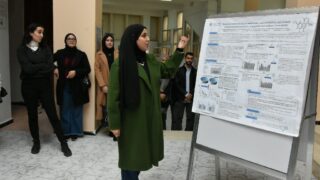 Séance Posters Présenté par les Étudiants Master 2 du Département BPC. 60 Seance posters presente par les etudiants master 2 du departement BPC dans le cadre du module d analyses d articles anglais sci 77