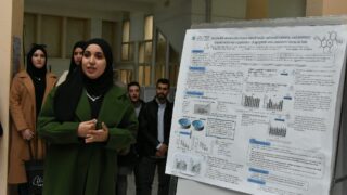 Séance Posters Présenté par les Étudiants Master 2 du Département BPC. 61 Seance posters presente par les etudiants master 2 du departement BPC dans le cadre du module d analyses d articles anglais sci 78