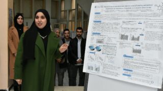 Séance Posters Présenté par les Étudiants Master 2 du Département BPC. 62 Seance posters presente par les etudiants master 2 du departement BPC dans le cadre du module d analyses d articles anglais sci 80
