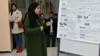 Séance Posters Présenté par les Étudiants Master 2 du Département BPC. 64 Seance posters presente par les etudiants master 2 du departement BPC dans le cadre du module d analyses d articles anglais sci 82