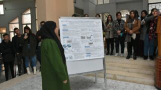 Séance Posters Présenté par les Étudiants Master 2 du Département BPC. 65 Seance posters presente par les etudiants master 2 du departement BPC dans le cadre du module d analyses d articles anglais sci 83