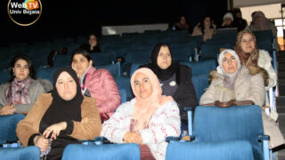 Photos de Mme. SARAOUI ATTAR Selma du département d'architecture, lors de sa présentation d'un cours en ligne en anglais via google meet. 2 MG 0853