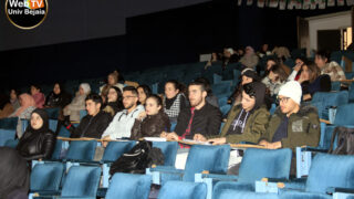 Photos de Mme. SARAOUI ATTAR Selma du département d'architecture, lors de sa présentation d'un cours en ligne en anglais via google meet. 4 MG 0863